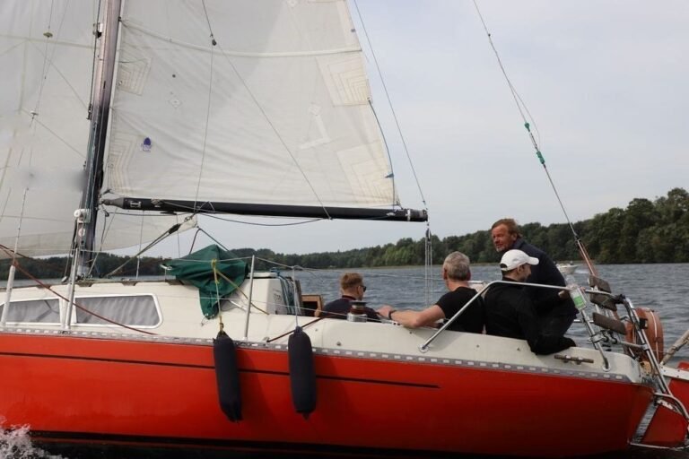 Jachtų regatos startas Trakų ežere